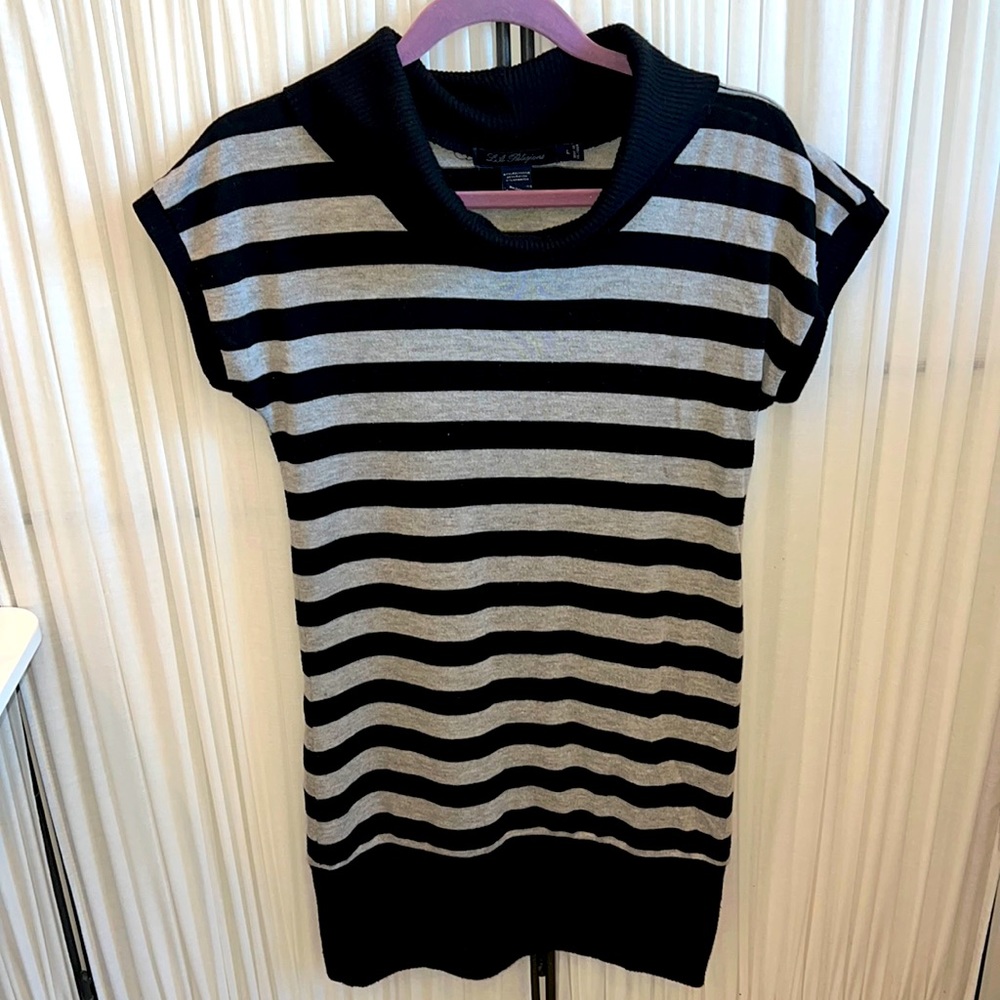 🍀5 x $15🍀 LA Religions long blouse size Large